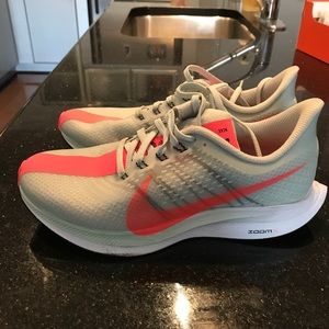 Women’s Nike Zoom Pegasus Turbo grey/punch